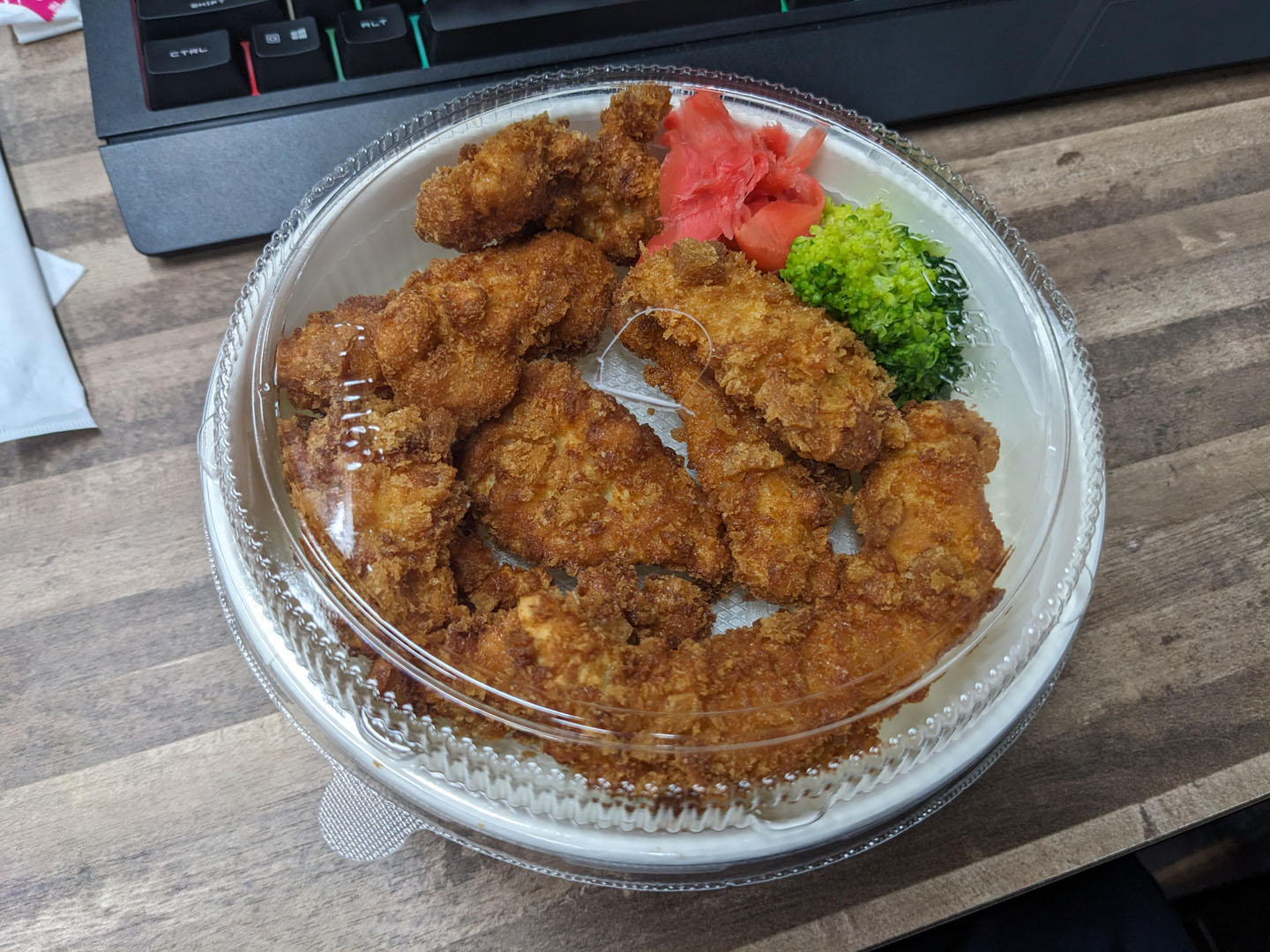 [台北車站周邊美食]伊藤屋-超美味豬排飯、唐揚雞飯，店家資訊、菜單都在這 | OurShare生活紀錄