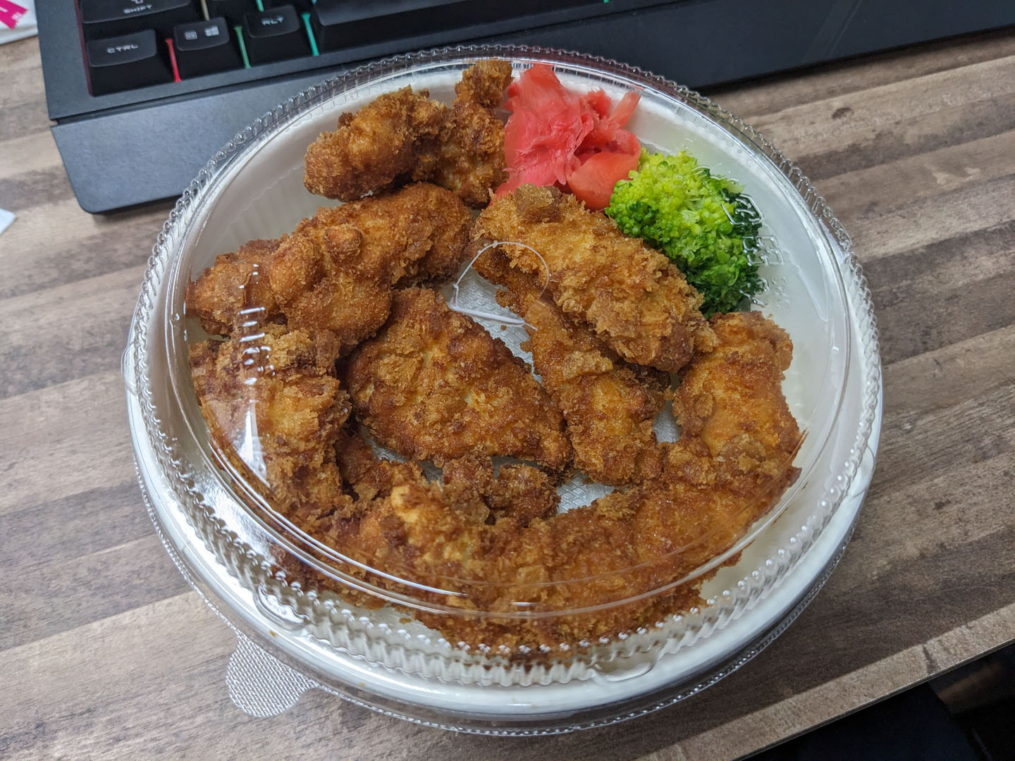 [台北車站周邊美食]伊藤屋-超美味豬排飯、唐揚雞飯，店家資訊、菜單都在這 | OurShare生活紀錄