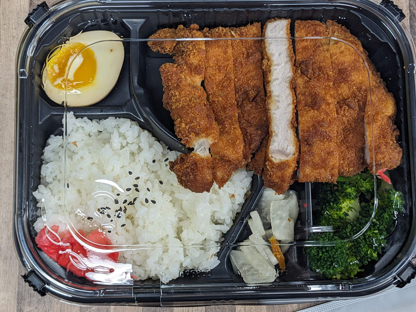 [台北車站周邊美食]伊藤屋-超美味豬排飯、唐揚雞飯，店家資訊、菜單都在這 | OurShare生活紀錄